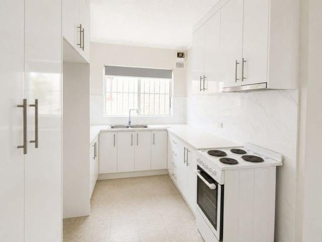 SPACIOUS 1ST FLOOR 3 BEDROOM UNIT IN A CONVENIENT LOCATION