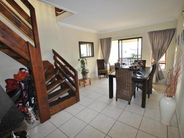 spacious 1st floor double storey apa.
