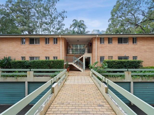 Spacious 1st floor unit with private leafy outlook