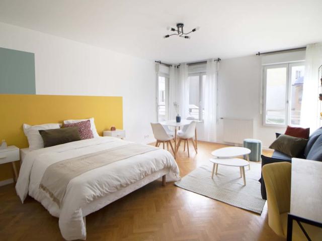 Spacious 23 m² master bedroom SDN01