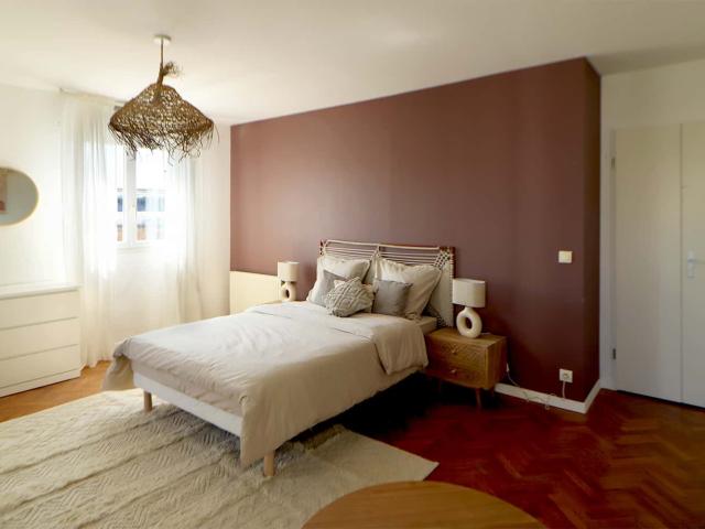 Spacious 23 m² bedroom with its private balcony for rent in coliving SDN40