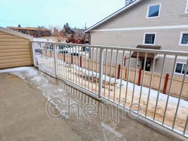 Spacious 2013 built Luxury 2 Bedroom Townhouse