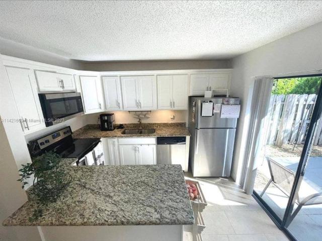Spacious 2/2 Townhome for rent