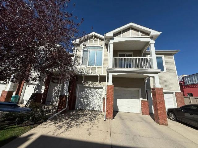 Spacious 2 Bed/2 Bath Wentworth Townhome – Attached Garage Great neighbourhood — 2 Bedrooms Townhouse