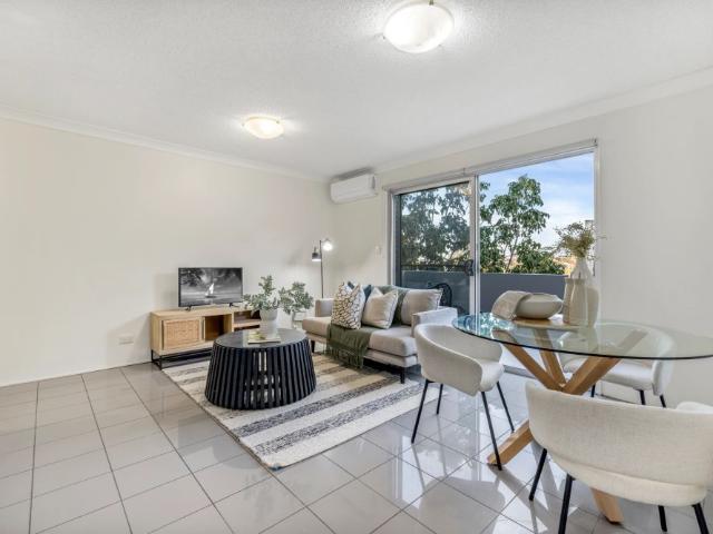 Spacious 2 Bed, 2 Bath Apartment in Heart of South Brisbane