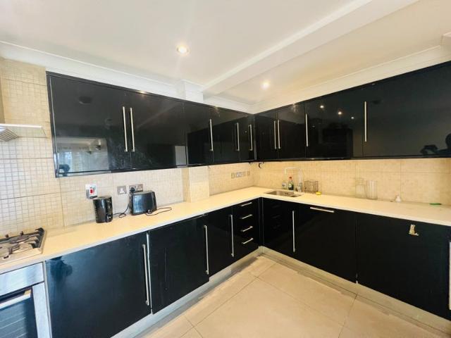 Spacious 2 Bed, 2 Bath Apartment with Ensuite
