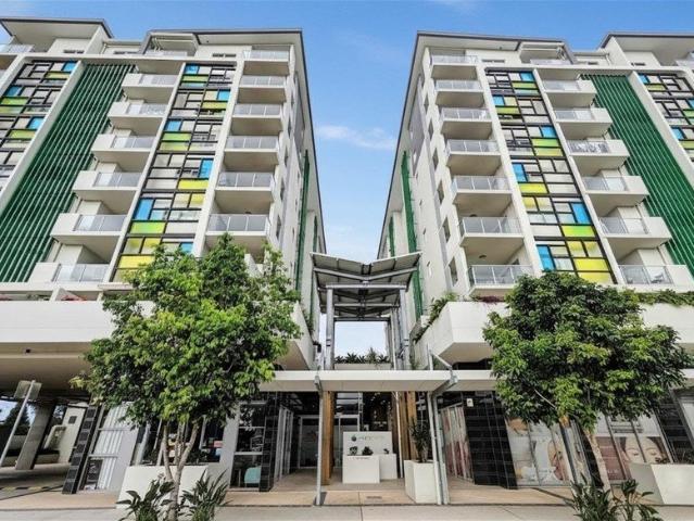 Spacious 2 Bed, 2 Bath Apartment with Secure Parking Walk to Westfield Garden City