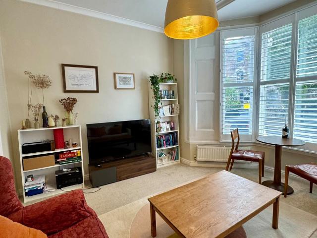 Spacious 2 Bed, 2 Bath & Garden in Stoke Newington