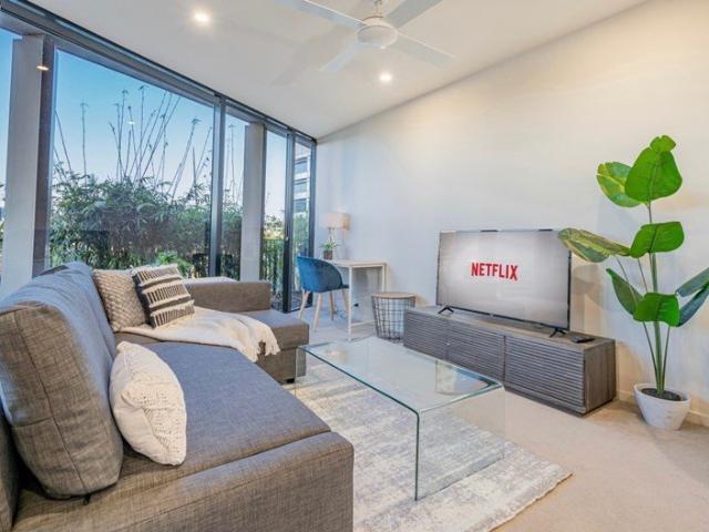 Spacious 2 Bed, 2 Bath Unit with Bamboo Garden