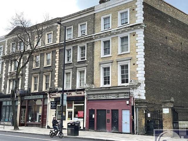 Spacious 2 bed 3rd floor flat in Holloway Road, Highbury, London N1