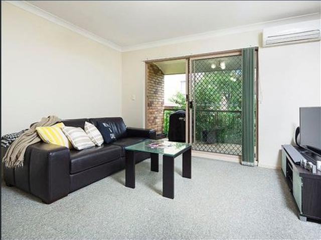 Spacious 2 Bed Unit Close to Everything