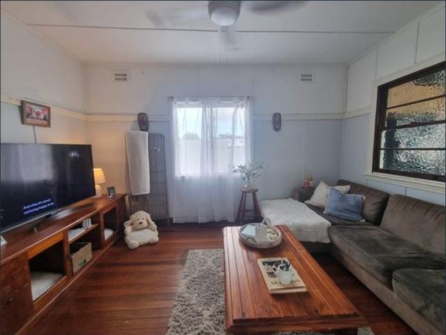 Spacious 2 Bed Apartment in Central Location