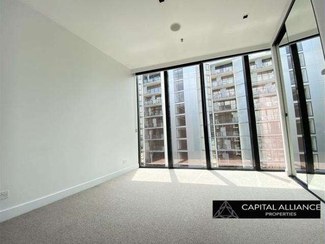 Spacious 2 BED Apartment with Carpark