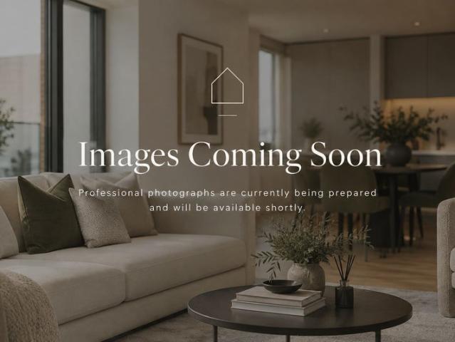 Spacious 2 Bed Flat | Balcony & Parking