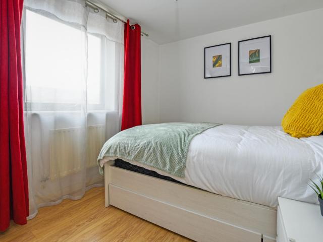 Spacious 2 Bed Flat w/ Parking near Wembley Stadium Has an Apartment