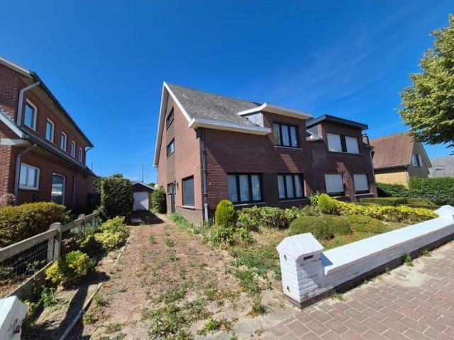 Spacious 2 Bed House with Garden in Steenokkerzeel