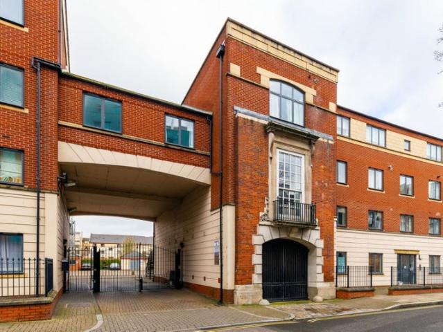 Spacious 2 Bed in Holloway road with Parking