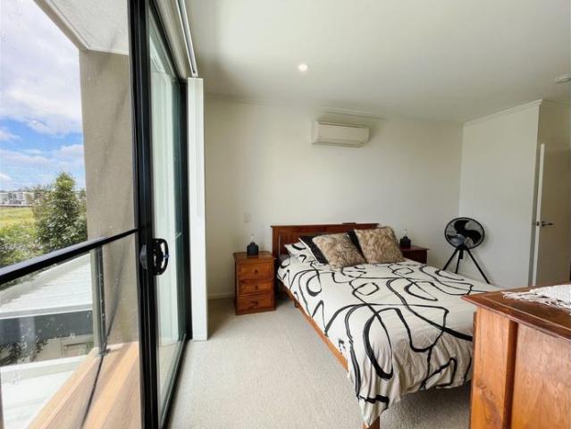 Spacious 2 Bed Robina Townhouse with 2 Ensuites – Available 02/09