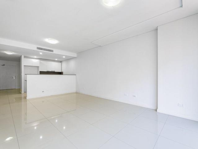 Spacious 2 Bed Study with Comfort and Functionality