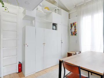 Spacious 2 bedroom/4 person apartment Republic, Paris Amsterdam Apartments for Rent