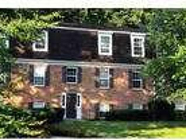 Spacious 2 bedroom, 1.50 bath. Pet OK!