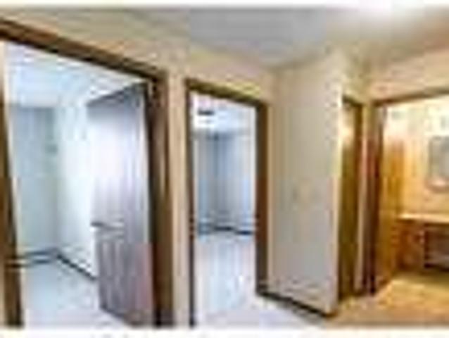 Spacious 2 bedroom, 1 bath. Single Car Garage!
