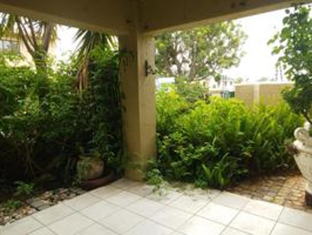 spacious 2 bedroom, 2 bath ground fl.