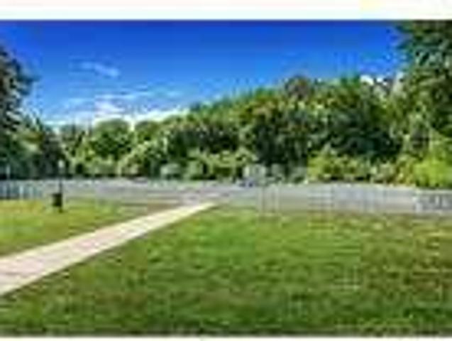 Spacious 2 bedroom, 2 bath. Parking Available!