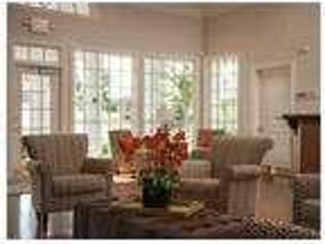 Spacious 2 bedroom, 2 bath. Single Car Garage!