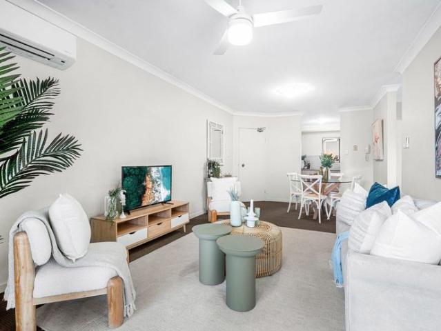 Spacious 2 bedroom, 2 bathroom unit in a small complex