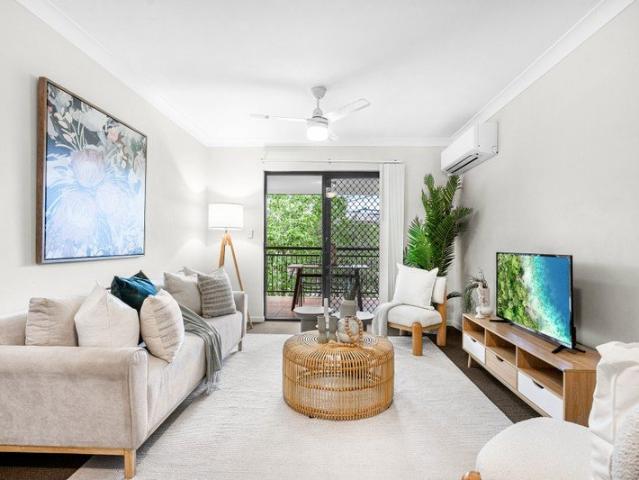 Spacious 2 bedroom, 2 bathroom unit in a small complex