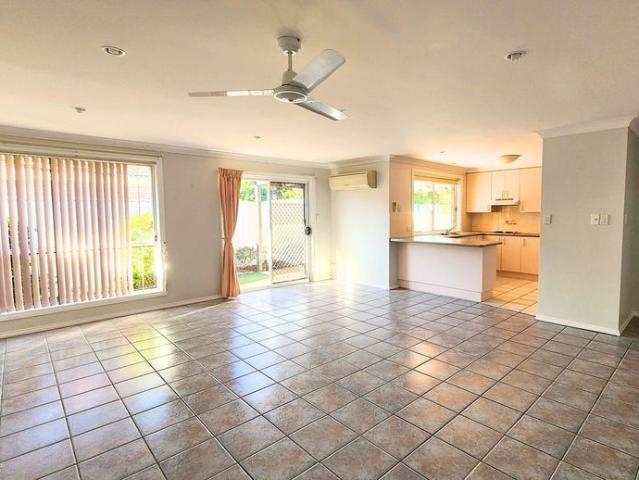 Spacious 2 Bedroom, 2 Bathroom Villa in a Quiet Location!