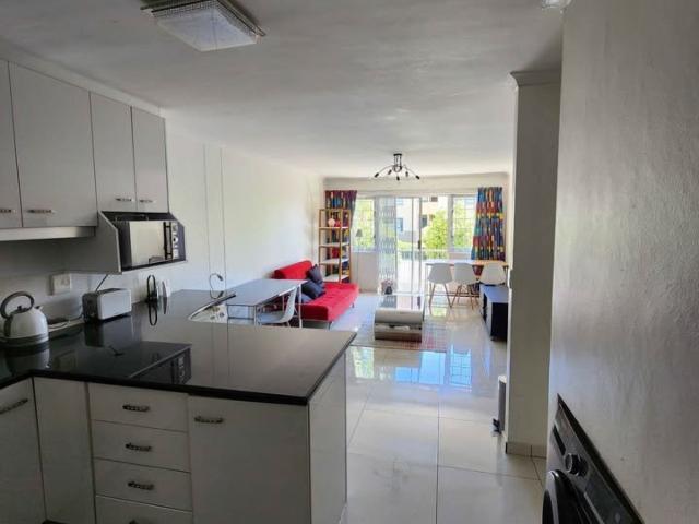 Spacious 2 Bedroom, 2 Bathroom Apartment to Rent in Observatory – Near UCT & Groote Schuur Hospital!