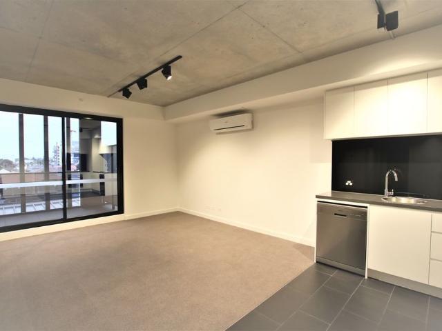 Spacious 2 bedroom 2 bathroom boutique style apartment in superb location
