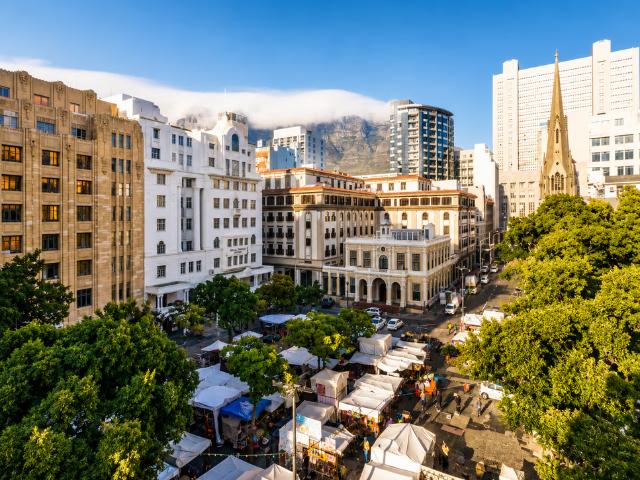 Spacious 2 Bedroom, 2 Bathroom City Centre Apartment | 118m² | Parking