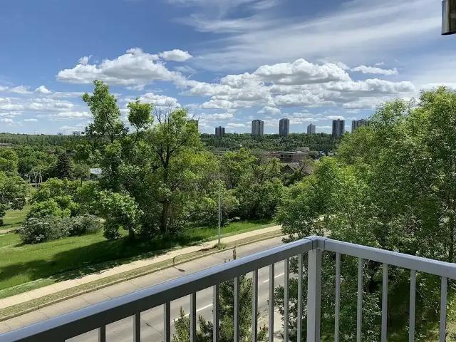 Spacious 2 bedroom 2 bathroom condo apartment with river valley views — 2 Bedrooms Condo Unit