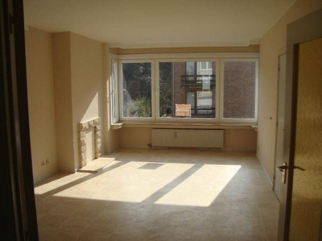 Spacious 2 bedroom corner apartment