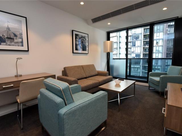Spacious 2 Bedroom Corner Apartment in Southbank!