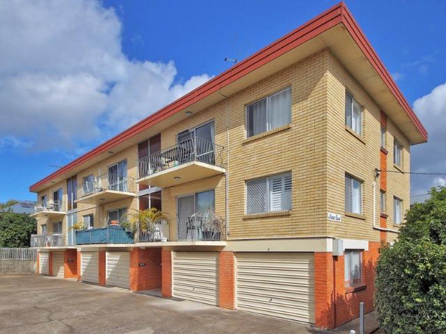Spacious 2 bedroom cavity brick unit
