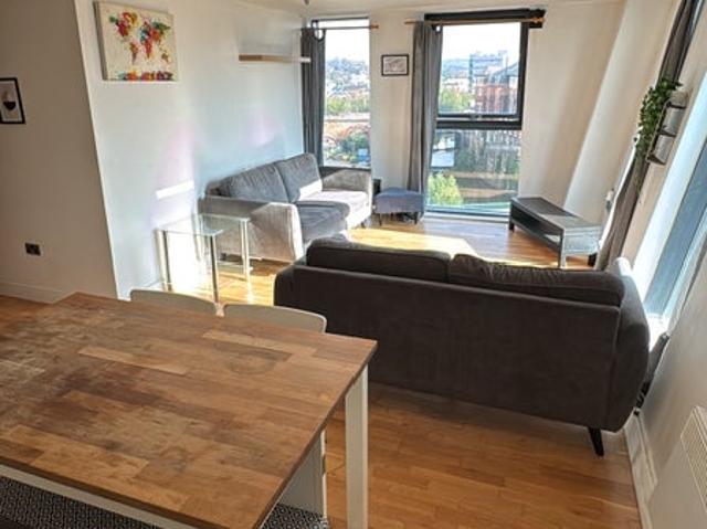 Spacious 2 bedroom apartment near City Centre
