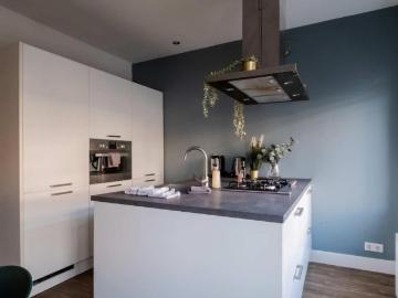 Spacious 2 Bedroom Apartment Near Rotterdam Central Station with Outdoor Space