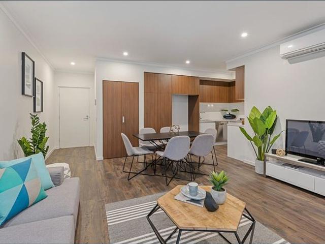 Spacious 2 Bedroom apartment next to Montague market