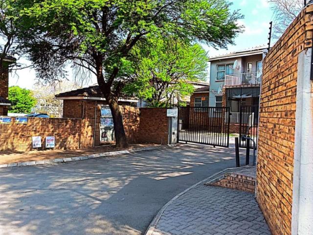 Spacious 2 Bedroom Apartment on the top floorTo Rent in Rothchild Manor, Groblerpark