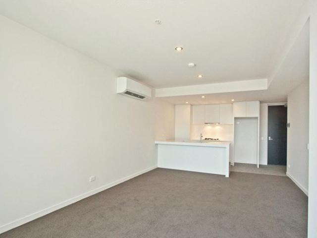 Spacious 2 bedroom Apartment Centrally Located
