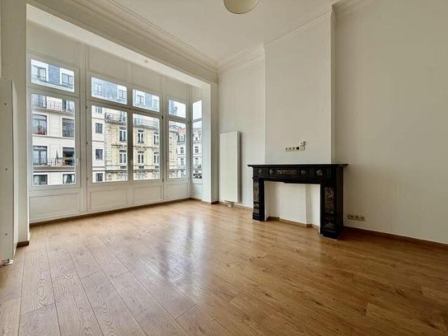 Spacious 2 bedroom apartment downtown