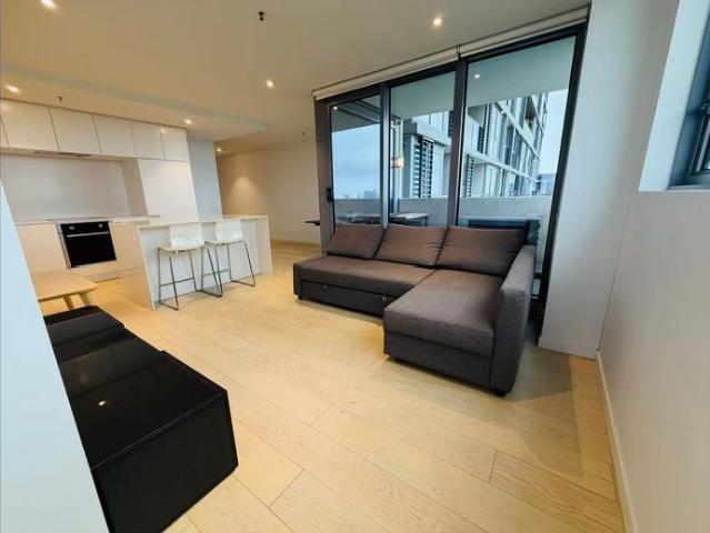 Spacious 2 bedroom apartment fully furnished in Flemington