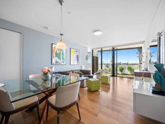Spacious 2 Bedroom Apartment Featuring Breathtaking City Views
