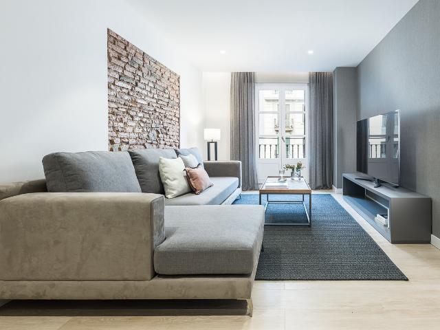 Spacious 2 bedroom apartment for rent in Eixample