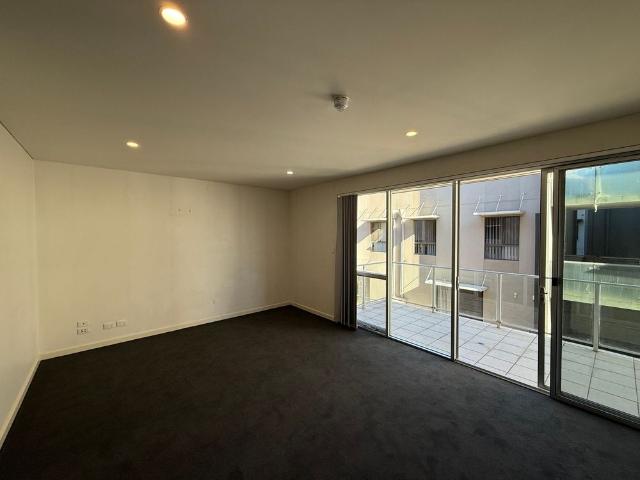 Spacious 2 Bedroom Apartment in Mawson Central