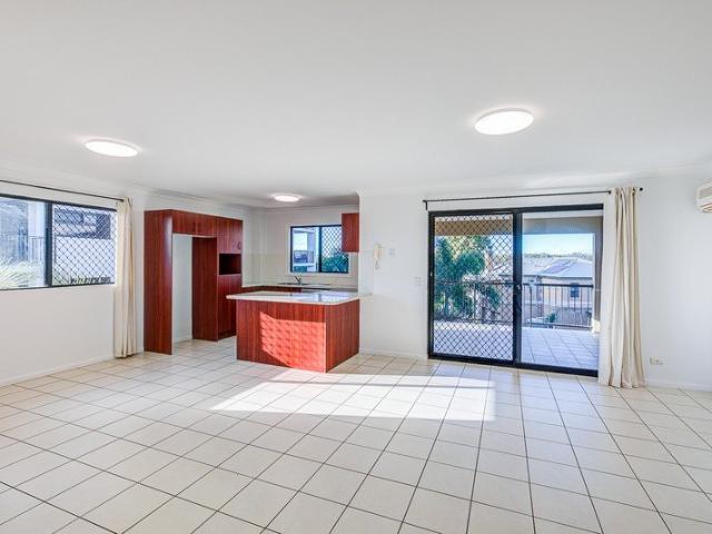 SPACIOUS 2 BEDROOM APARTMENT IN A GREAT LOCATION!